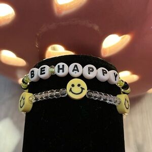 “Be Happy” bracelet set😊
